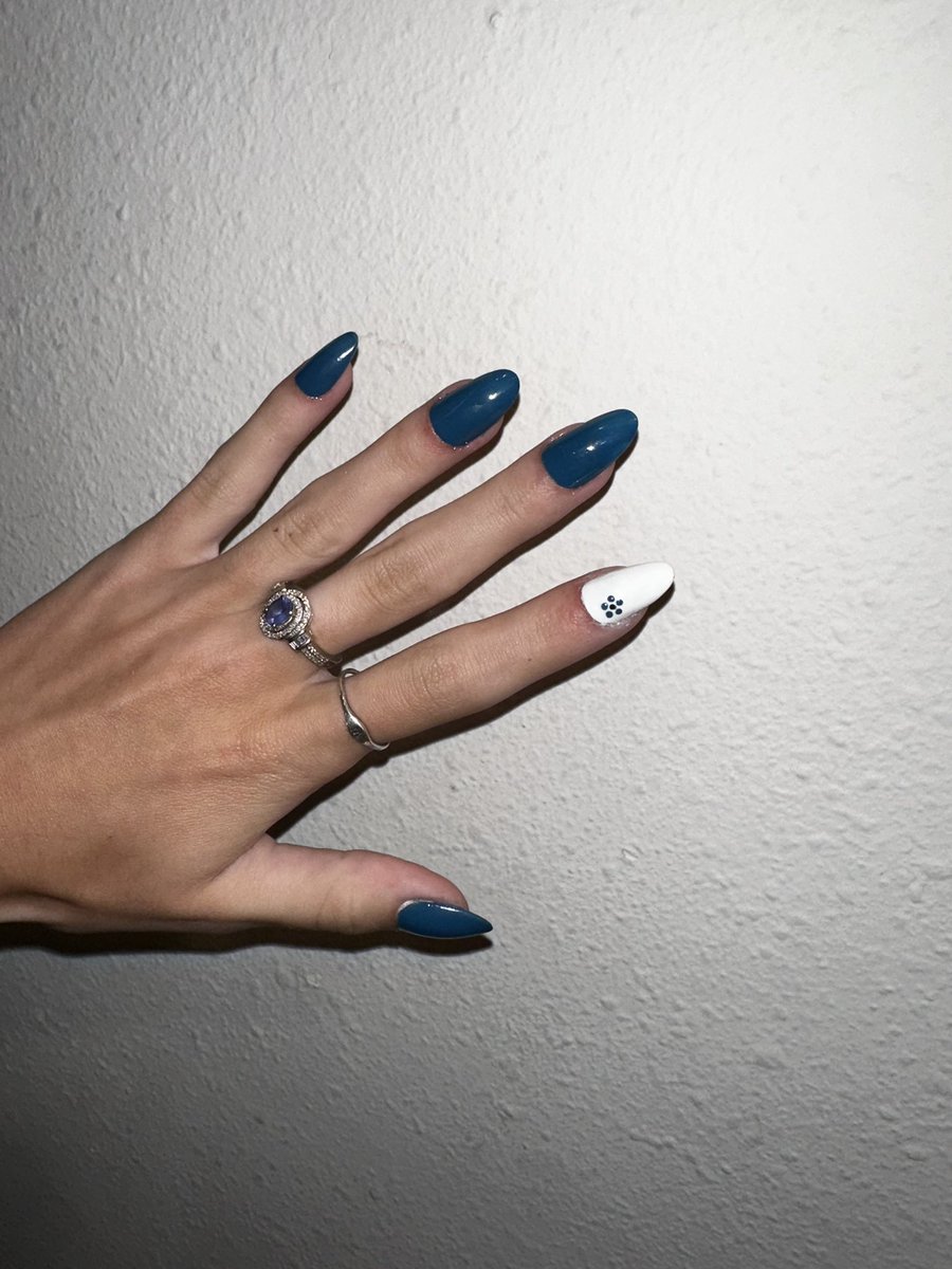 madsmasterpiece's tweet photo. A set i did on myself for my first week of school💙 https://t.co/HxRWRRGN7W