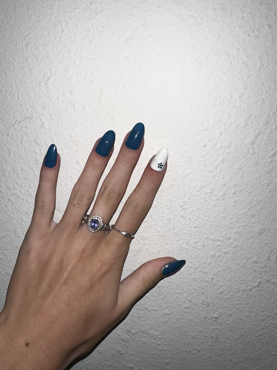 madsmasterpiece's tweet photo. A set i did on myself for my first week of school💙 https://t.co/HxRWRRGN7W