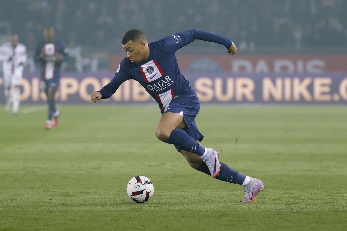 Players with most dribbles after the first round of the UEFA Champions League 👏📊

9⃣ Kylian Mbappe
8⃣ Marcus Rashford
8⃣ Xavi Simons 
8⃣ Luis Palma 
7⃣ Angel Di Maria

Showtime!