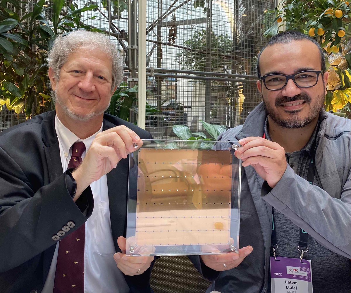 HatemLtaief's tweet image. Pic taken at #ISC22, little we knew what would be next.  

92.58PB/s vs Top5 is:
- close to est. sust. bw of #Fugaku no2
- 35% &amp;gt; vs theo bw of #Frontier no1
- 2.3X &amp;gt; vs theo bw of #Lumi no3
- 3X &amp;gt; vs theo bw of #Leonardo no4 / #Summit no5
- 3X &amp;gt; vs theo bw of #Oceanlite

#HPC