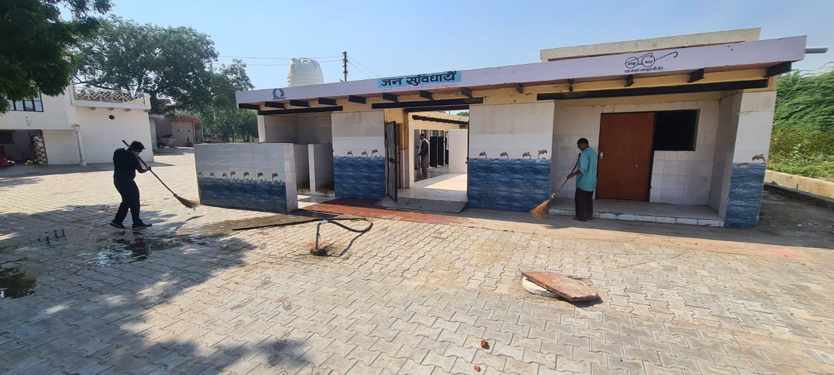 SpokespersonMoD's tweet photo. Together, we make our city cleaner and better!
Mathura Cantonment Board leads the way in the #SwachhataPakhwada3.0 with a massive cleanliness drive! 🧹
🌟 #CleanMathura #SwachhBharat
#SwachhataInDefence
#SHS2023
@rajnathsingh
@giridhararamane
@adgpi
@PIB_India
@mygovindia https://t.co/FtV0iVXKzP