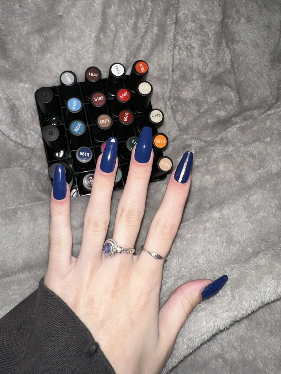 madsmasterpiece's tweet photo. life’s not perfect, but my nails always are! https://t.co/6H1RU9hNp9