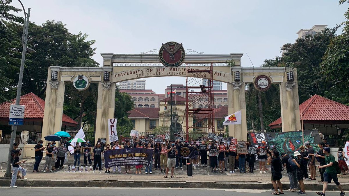mkule's tweet photo. NGAYON: Kasalukuyang nagtitipon ang mga mag-aaral ng UP Manila at iba’t ibang unibersidad sa Taft dito sa PGH Oblation Plaza upang magsagawa ng kilos protesta bilang paggunita sa ika-51 anibersaryo ng batas militar.

#ML51
#NeverAgain 
#NeverForget https://t.co/hpKUap8UaD