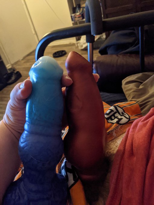 Just a little size comparison. https://t.co/2eLcfGSVC4<a href="/tag/newprofilepic"class="tags"><span>#newprofilepic</span></a>