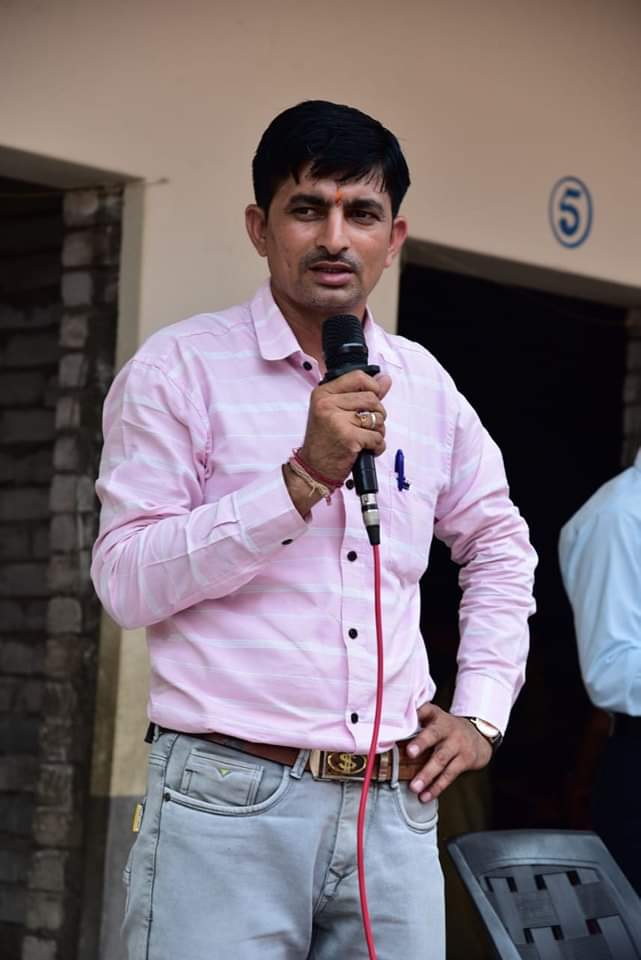 OsianRispal's tweet photo. चिंदड़ी निवासी पुखराज जी तरड़ का सड़क दुर्घटना में असामयिक निधन हो जाना अत्यंत दुखद समाचार है। ईश्वर दिवंगत आत्मा को अपने श्री चरणों में स्थान दे तथा शोक संतृप्त परिजनों को इस कठोर दुख से उभरने का साहस प्रदान करे।
ॐ शांति !
@DivyaMaderna 
@OsianKiDivya 
#Osian https://t.co/dp2Pv2OyHY