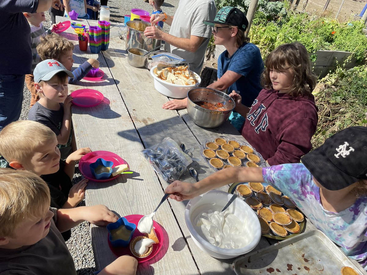 bayla_crown's tweet photo. @bay_nature serves up delicious food from our garden - #intergenerationalwork the ones with the practice and wisdom step up into roles of serving, prepping and giving to the littles. ♥️ @ErinJRitchie @TayloredInquiry @Alimleslie https://t.co/96Cjz4Vw6W
