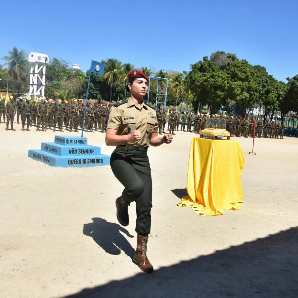Comando Militar do Leste (@cmlexercito) on Twitter photo 🔰 Primeiras Oficiais formadas na Academia Militar das Agulhas Negras (AMAN) concluem o Curso de Dobragem, Manutenção de Pára-quedas e Suprimento pelo Ar (DOMPSA). <a href="/exercitooficial/">Exército Brasileiro 🇧🇷</a> 🔰 Primeiras Oficiais formadas na Academia Militar das Agulhas Negras (AMAN) concluem o Curso de Dobragem, Manutenção de Pára-quedas e Suprimento pelo Ar (DOMPSA). <a href="/exercitooficial/">Exército Brasileiro 🇧🇷</a>