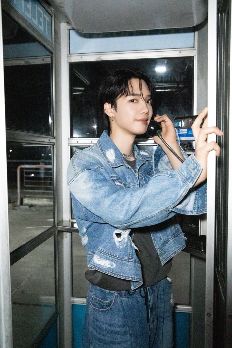 LYM_offcl's tweet photo. [📋] 임영민 (LIM YOUNG MIN) 1ST EP 'ROOM' 'IN MY ROOM' BEHIND #3📷 

https://t.co/WMCRtVNWsq

#임영민 #LIMYOUNGMIN 
#ROOM #IN_MY_ROOM https://t.co/FLc9pytMYJ