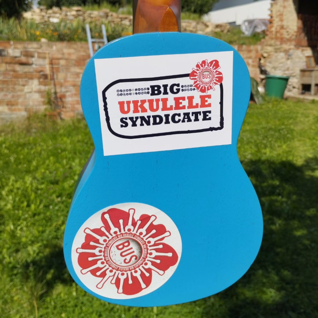 BriceQuillion's tweet photo. @the_big_ukulele_syndicate sera à Uzès (30) ce vendredi et à St Hilaire (38) ce samedi pour la 50 ème coupe Icare. 
Grosse fête en perspective !!! 🎉
#ukulele #bigukulelesyndicate  #TheParty #briceukulele #cieintermezzo https://t.co/zpyONPRjMz