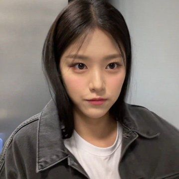dailyaeong's tweet photo. [🎧] #LOONA #LOOSSEMBLE #HYUNJIN https://t.co/l3kYI8liVp