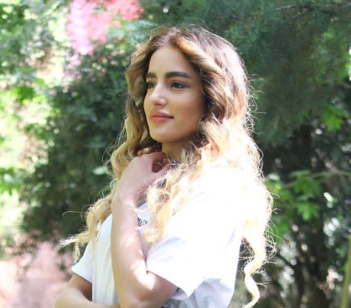 YaarGhadimi's tweet image. امروز ۳۰ شهریور سالگرد جاویدنام #حدیث_نجفی یکی از قهرمانان و نمادهای انقلابه.
به بچه‌های کرج خبر بدید🖤