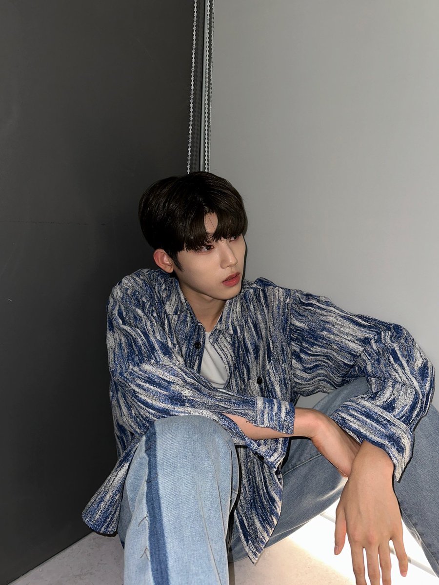 thewind_twt's tweet photo. [#최한빈] 오늘도 돌아온 한비니 입니다!!
흑발 사진�� 조금 남겨보고 싶어서 사진 찍어봤어요!! 잘 나왔죠!!ㅎㅎ https://t.co/BH0Qumgj2V