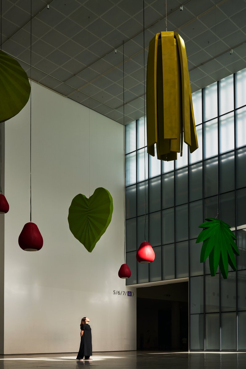 120여 년 전 멕시코로 떠난 한인들의 나이와 유사한 생의 단계를 살아가고 있는 젊은 재한외국인들의 목소리는 20세기 초 멕시코로 이주한 한인들이 이질적인 시공간과 조우하며 겪었을 낯섦의 감각을 역으로 유추하게 합니다.

▪ 정연두, <상상곡>, 2023,

#MMCA #정연두