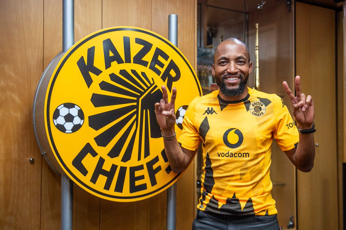 KaizerChiefs's tweet photo. Welcome to Amakhosi, Nyambose!

“We warmly welcome Sibongiseni Mthethwa to the team. We know he’s a good player with great experience under his belt,” – Kaizer Jr

https://t.co/BSbN6PKBdj

#Amakhosi4Life https://t.co/kiZDhxVS6p