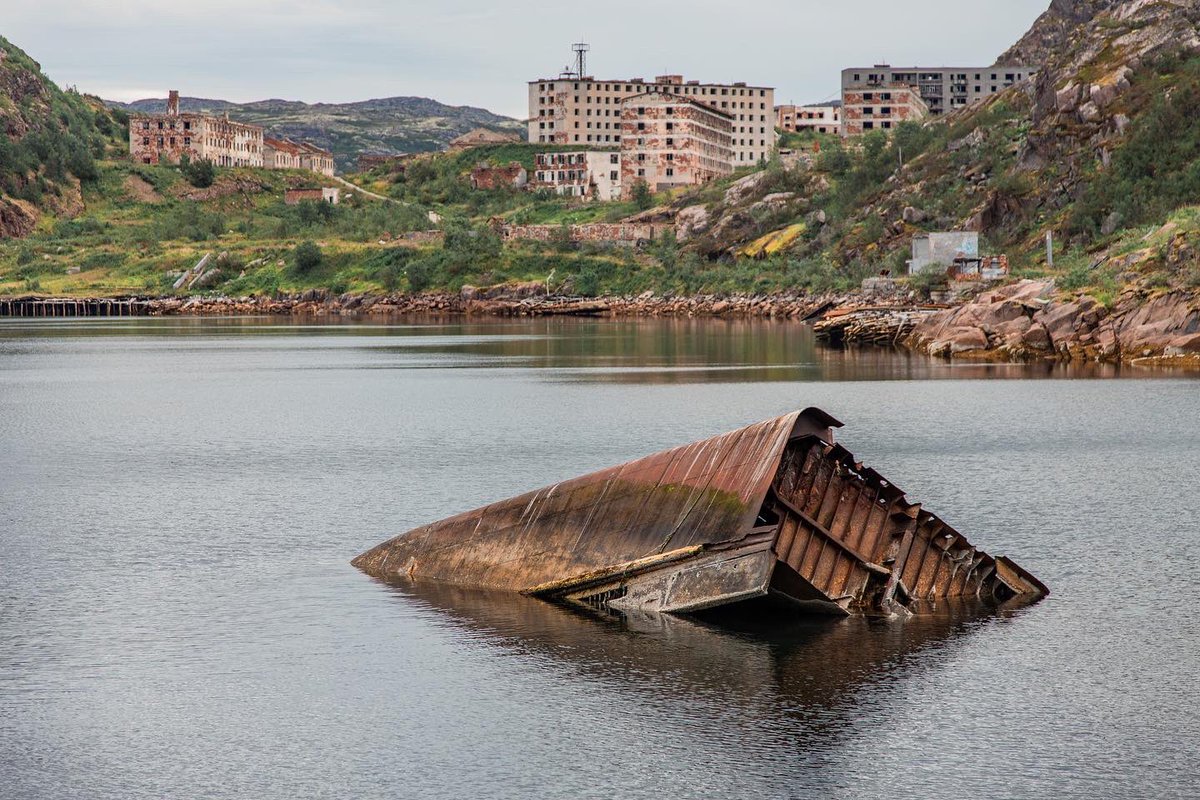 Заброшенный посёлок Гранитный в тундре. Последний житель умер в июле этого года. Легендарное место. 8 лет мечтал сюда попасть.