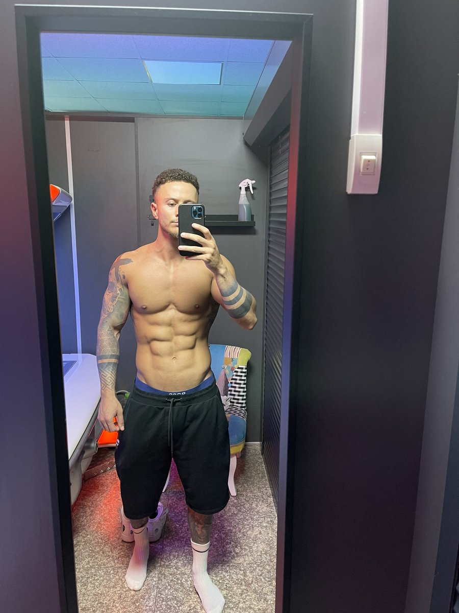 RichardDarell2's tweet photo. Ive now on @chaturbate at https://t.co/yxySS02kHJ #muscle #abs #fit #fitworld #camboy #worship #muscles #nude #bigcock #biceps #pecs https://t.co/neoDk2cPy5