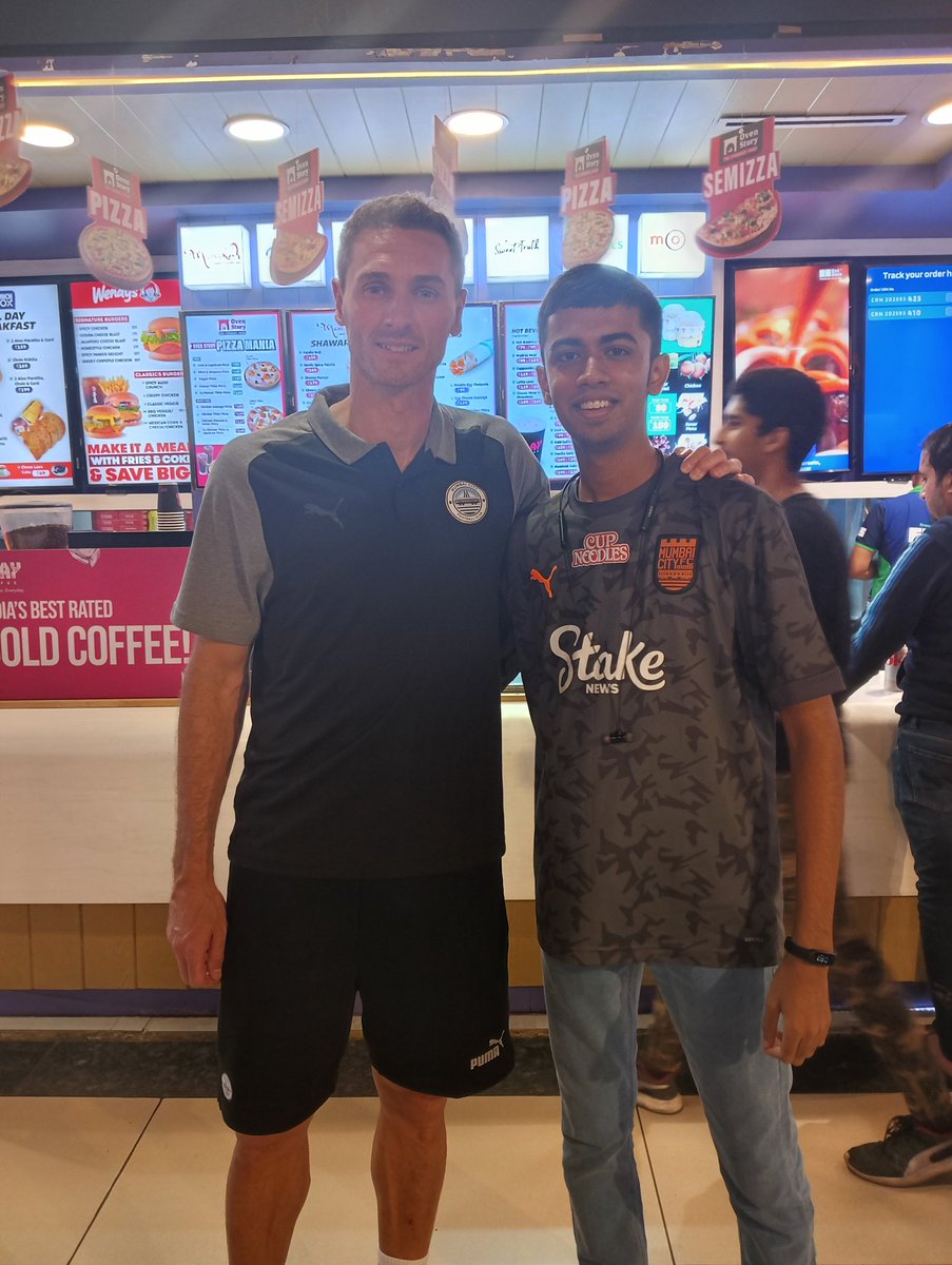 __omkar__7's tweet photo. @rostyn8 @MumbaiCityFC No need to be sorry Idoloo!
I absolutely understand!
Anyways thank you so much for this picture!  🩵 https://t.co/MXdnjbO8DS