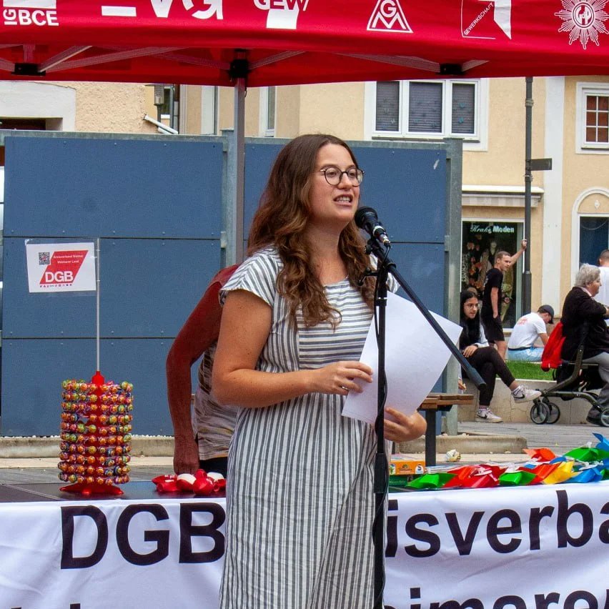 lenaguengoer's tweet photo. "Das, was die Ampel als #Kindergrundsicherung verkauft, entspricht finanziell überhaupt nicht dem, was wir in Deutschland bräuchten, um eine Kindergrundsicherung zu schaffen, die ihren Namen auch verdient!" Danke für das Fest zum politisch so wichtigen #Kindertag in #Apolda https://t.co/AlWHsN5vKj