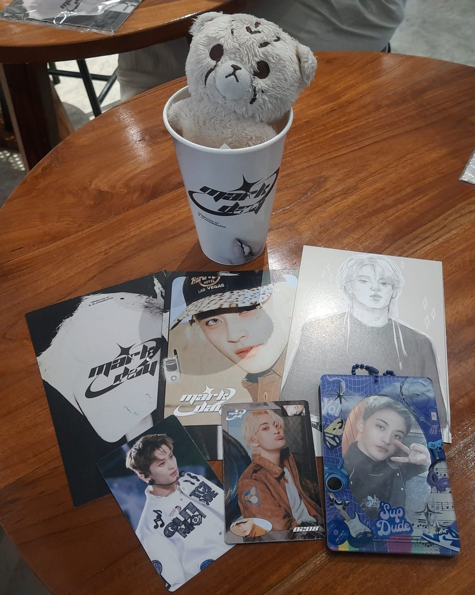 MARKLEE_IDN's tweet photo. ✨ Freebies SMTOWN Jakarta ✨ 

To celebrate Mark Lee come to Indonesia, we'll give freebies from @_blacksweater

📅 Sat, 23 Sep 2023
📍Gelora Bung Karno

🪐 Say "HI" and show this tweet to claim your freebies

‼️ LIMITED EDITION FREEBIES ‼️ https://t.co/IJjMFP3SR8