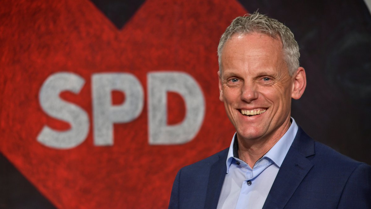 „Klientelpolitik für den Autoverkehr widerspricht dem Koalitionsvertrag“: Verkehrspolitiker Tino Schopf (SPD) kritisiert die CDU. Deren Mobilitätskonzept sei nicht zustimmungsfähig. Besonders ein Vorhaben konterkariere die eigentliche Agenda von Kai Wegner.checkpoint.tagesspiegel.de/langmeldung/6k…