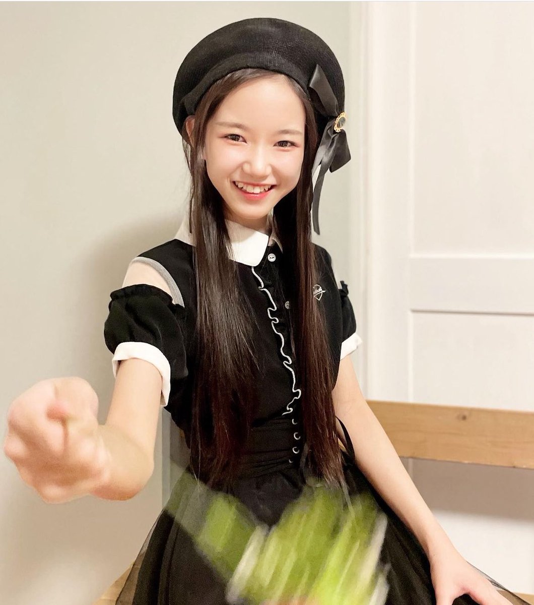 JeICZ6TLVpLBmmU's tweet photo. Uaちゃん❤️#ドリアカ #サバイバル
15歳✨
よく中学生と間違えられるけど3月生まれなので高校生です👍
#UA #UASHIMADA #dreamacademy
#dreamacademyhq #HYBE #GEFFEN
Instagram →@ uachanmama https://t.co/rRFVCIArJH