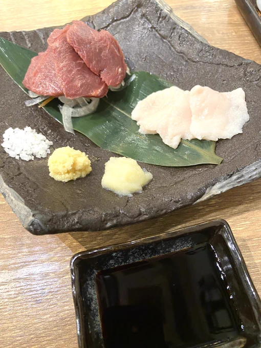 昼間っから馬刺し、失礼しますね 