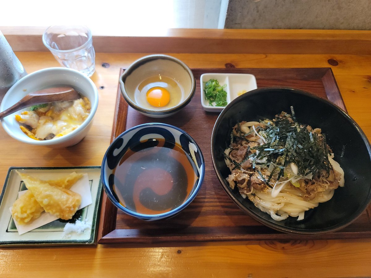 mac_intosh1967's tweet photo. #手打ちうどんさかもと さん＠#羽村

#ピリ辛肉つけうどん
#とろとろミニ親子丼
#鯛ちくわ天

あのお店インスパイアのラー油つけ汁で食べるつけうどん‼️
肉、ゴマ、海苔⋯たまらん🤣 https://t.co/x9FbzljWSn