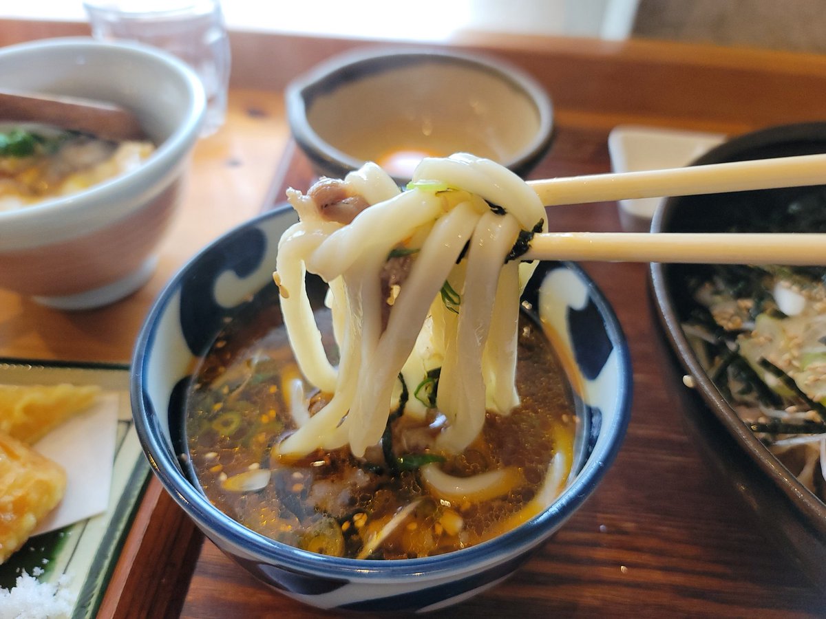 mac_intosh1967's tweet photo. #手打ちうどんさかもと さん＠#羽村

#ピリ辛肉つけうどん
#とろとろミニ親子丼
#鯛ちくわ天

あのお店インスパイアのラー油つけ汁で食べるつけうどん‼️
肉、ゴマ、海苔⋯たまらん🤣 https://t.co/x9FbzljWSn