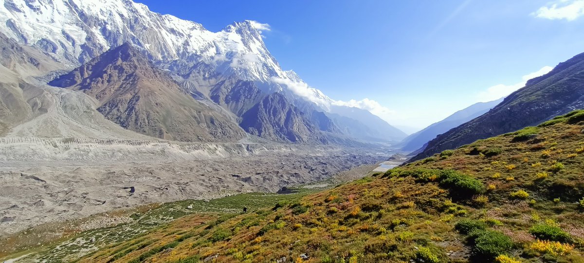 sajidrazaali's tweet photo. Good morning everyone! Mighty #Nangaparbat, #rupalface, #RupalValley #mountains.
Photo 1: Polish Base Camp
Photo2: Moti Cheesh(boarder view from South East). https://t.co/xYiMqz6wCk