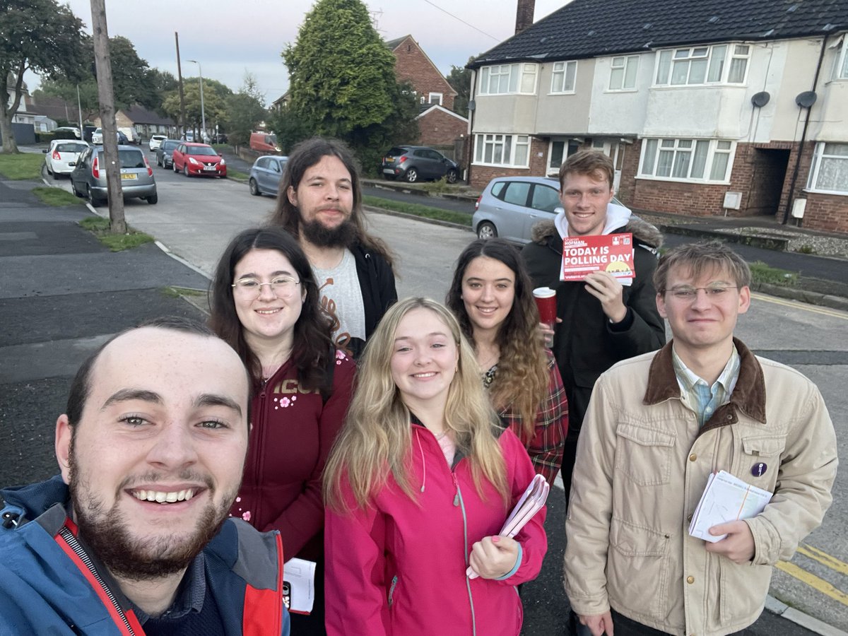Up and out for the 7am leaflet for our fantastic Labour Candidate in the #Bricknellbyelection, Sharon Hofman. 

Polls are now open! #GOTV