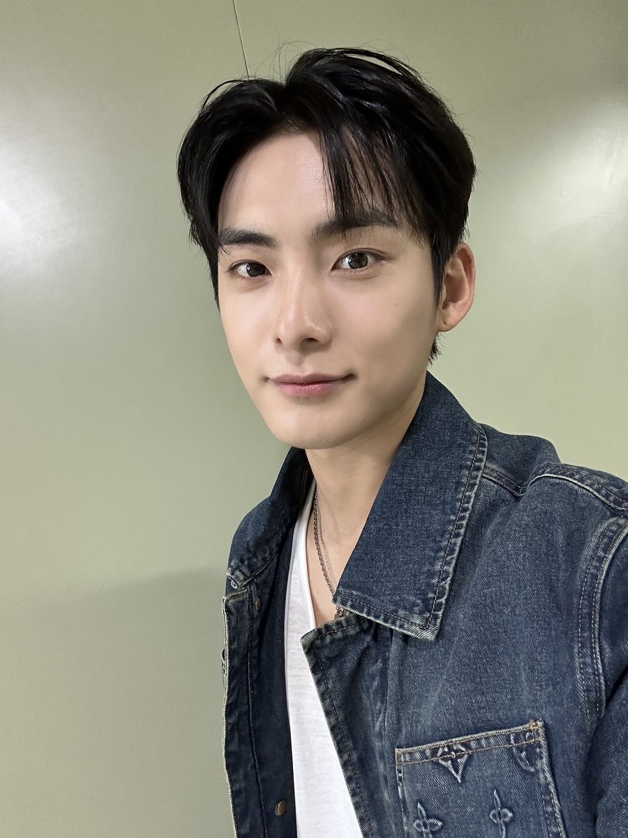 official_ACE7's tweet photo. [ACE_PHOTO] 📸

230921 #아리랑케이팝핀 완료! 

천재 리더 🍀🍀
준희야 대단해요🫳🏻🫳🏻🫳🏻

#에이스 #ACE 
#박준희 #PARKJUNHEE https://t.co/bzqazQmbUt