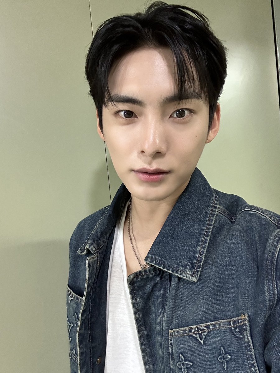 official_ACE7's tweet photo. [ACE_PHOTO] 📸

230921 #아리랑케이팝핀 완료! 

천재 리더 🍀🍀
준희야 대단해요🫳🏻🫳🏻🫳🏻

#에이스 #ACE 
#박준희 #PARKJUNHEE https://t.co/bzqazQmbUt