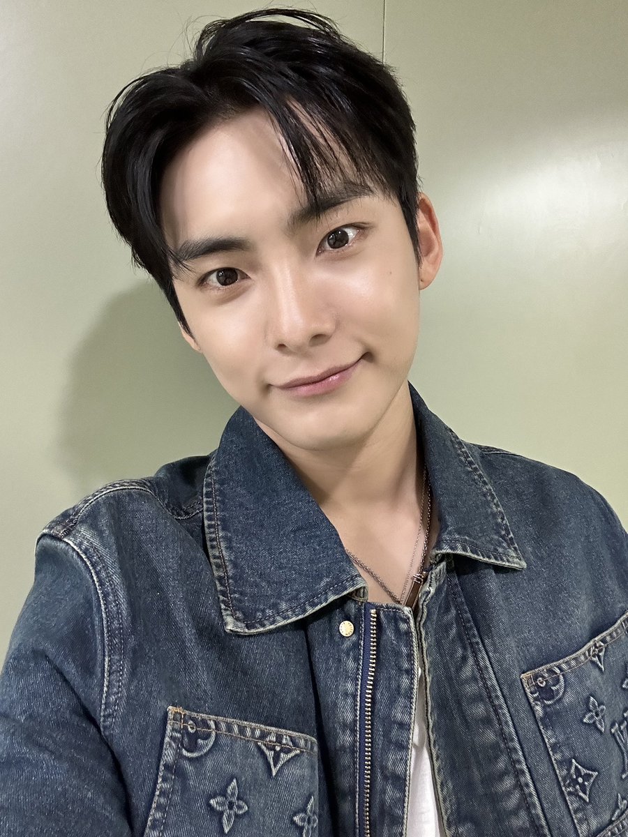 [ACE_PHOTO] 📸

230921 #아리랑케이팝핀 완료! 

천재 리더 🍀🍀
준희야 대단해요🫳🏻🫳🏻🫳🏻

#에이스 #ACE 
#박준희 #PARKJUNHEE