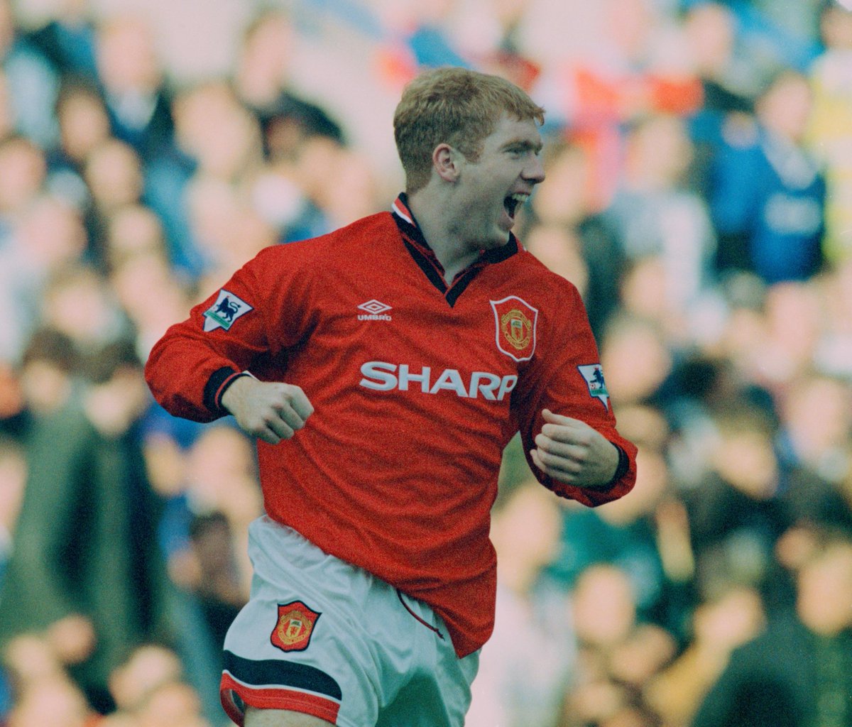 Footballtweet's tweet image. On this day, 29 years ago, Paul Scholes made his Manchester United debut:

◉ 718 games
◉ 155 goals
◉ 25 trophies
◉ 20 seasons

To celebrate, we created a thread of his best goals and moments for the club. Sit back and enjoy. 🙌🍿🧵