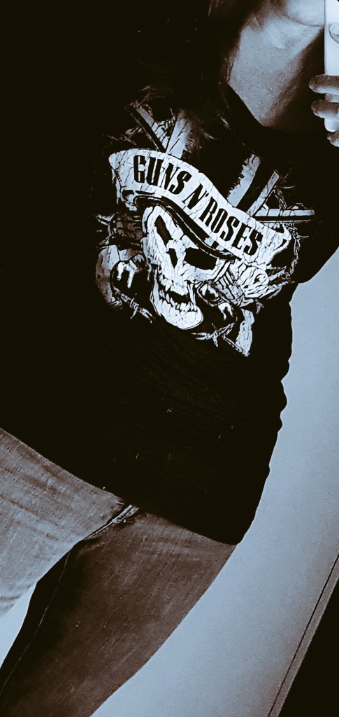 Every day is a #bandtee day 🖤🤘💥 🌹@gunsnroses