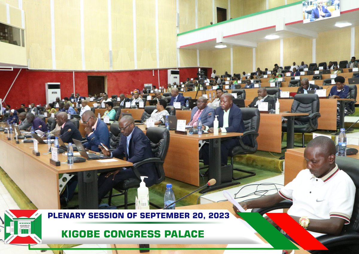 1/n The National Assembly met this 20/9/2023 for a session of oral questions with debate addressed to the Minister of <a href="/MininterInfosBi/">MininterInfosBi</a>, on the final audit report on the performance of #Giheta commune produced by the Court of Auditors in January 2023.