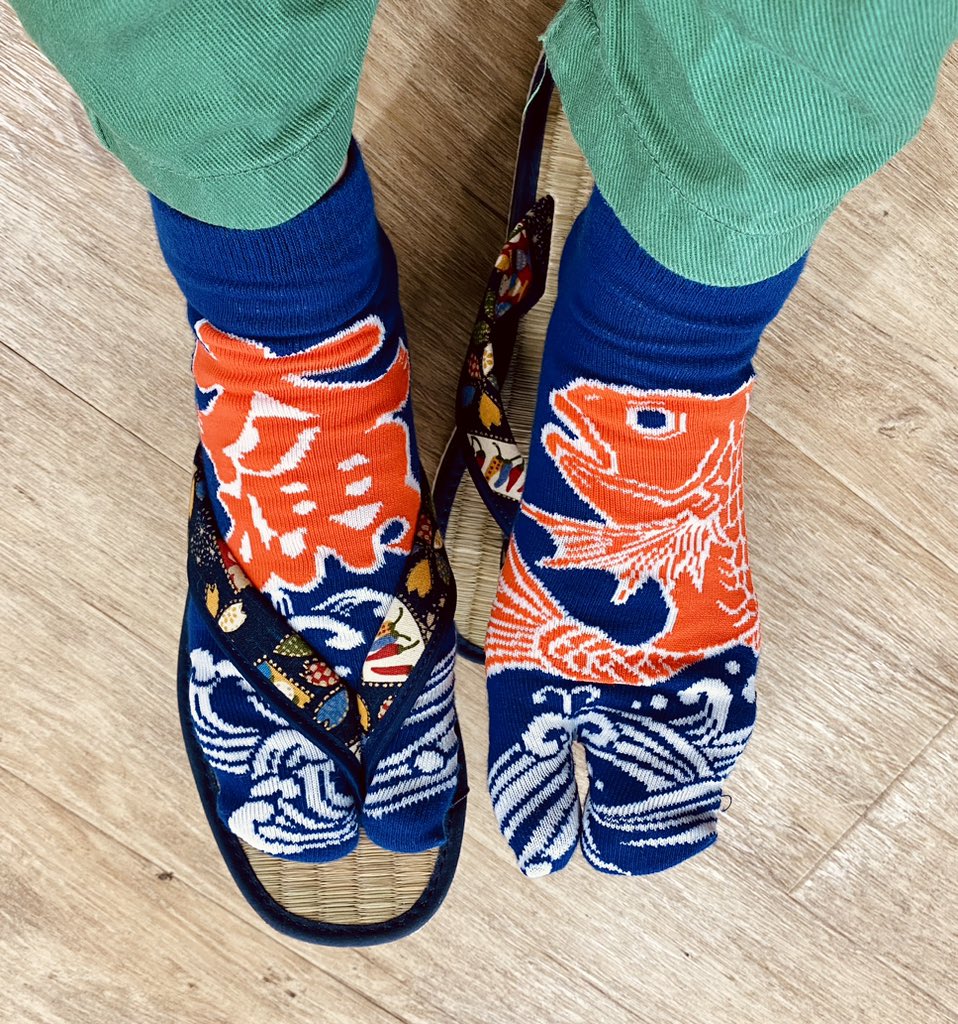 These are the tabi socks and sandals I am wearing today.
#足袋　#tabisocks #草履