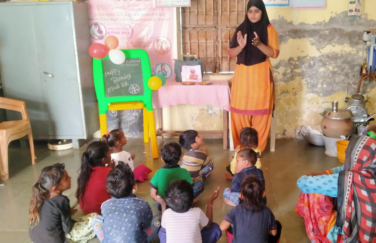 પોષણમાસ અંતર્ગત દરેક કેન્દ્રોમાં માનનીય વડાપ્રધાન શ્રી નરેંદ્રભાઈ મોદીના જન્મદિવસની ઉજવણી કરવામાં આવેલ.