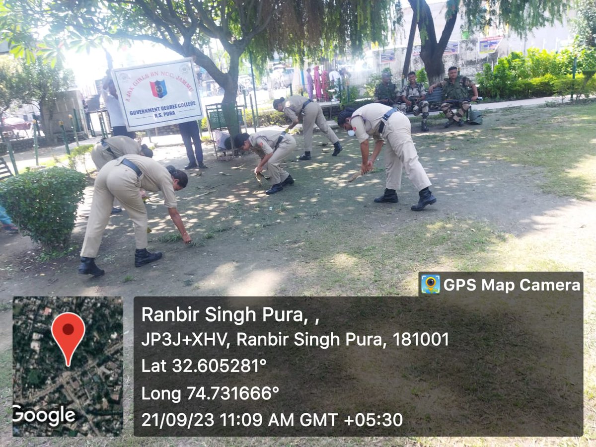 GDC_RS_Pura_NCC's tweet photo. 2J&amp;K Girls Bn NCC,GDC RS Pura organized a cleanliness drive in Gandhi Park RS Pura as part of 'Puneet Sagar Abhiyan'under the guidance of Prof Rajni Bhagat Principal of the college and supervision of ANO Lt.Shaveta Chowdhary.
@NCCDteJKL https://t.co/JC8hV55XiK