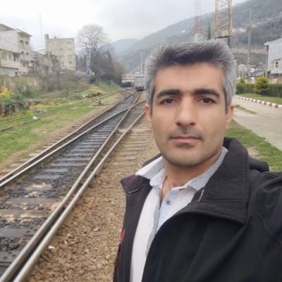 OutFarsi's tweet photo. #فوری
مادر جاویدنام #جواد_حیدری  اعلام کرد نیروهای جمهوری اسلامی به خانه اشان حمله کرده اند.
تک به تک بستگان خانواده های دادخواه رو دارن میربایند ملت ایران کاری بکنید
#مهسا_امینی https://t.co/kH5ZRnHwz8