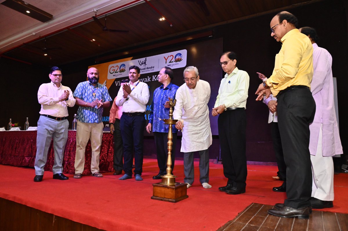 VYKIndia's tweet image. Vishwa Yuvak Kendra&apos;s Peace &amp;amp; Harmony Seminar, Sept 21, 2023: Dr. JS Rajput quotes Tagore, emphasizing individual power of ideas &amp;amp; imagination. Dr. A.K. Merchant discusses ongoing world conflicts &amp;amp; need for global peace consensus. #PeaceSeminar #HarmonyForAll