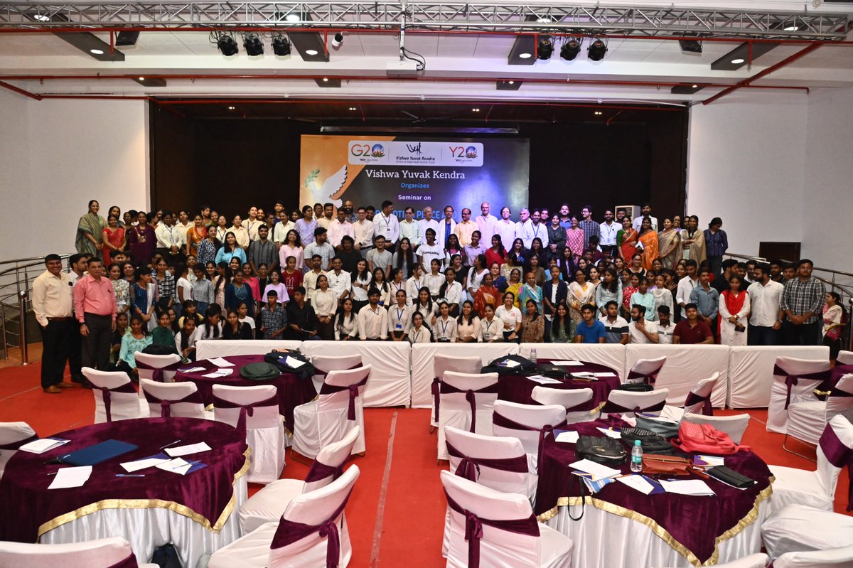 VYKIndia's tweet image. Vishwa Yuvak Kendra&apos;s Peace &amp;amp; Harmony Seminar, Sept 21, 2023: Dr. JS Rajput quotes Tagore, emphasizing individual power of ideas &amp;amp; imagination. Dr. A.K. Merchant discusses ongoing world conflicts &amp;amp; need for global peace consensus. #PeaceSeminar #HarmonyForAll