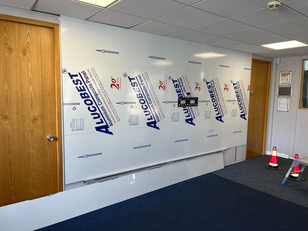 teamvalleyprint's tweet photo. Installing this wall graphic for Biscuit International was an absolute treat! 🍪

These printed vinyls give the reception room a sleek and professional look, creating a display that looks good enough to eat! https://t.co/ChMhdhJ9t9