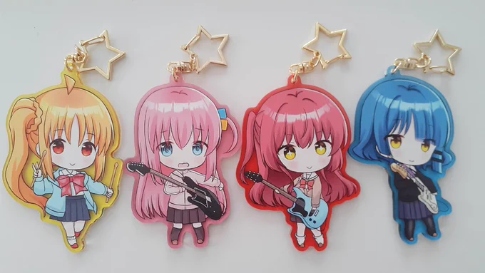 ぼざのアクキーもちゃんと裏面印刷あるよ。表と表情が少し違ってます 