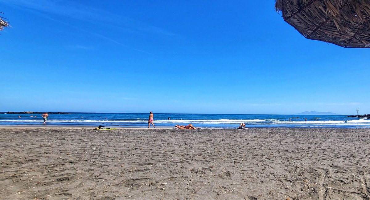 Val_BB's tweet image. A drive to #Monolithos beach today. A beautiful sandy beach that is never busy and you can walk easily into the sea. Great for swimming 🏊‍♀️ #mermaid 
#Santorini