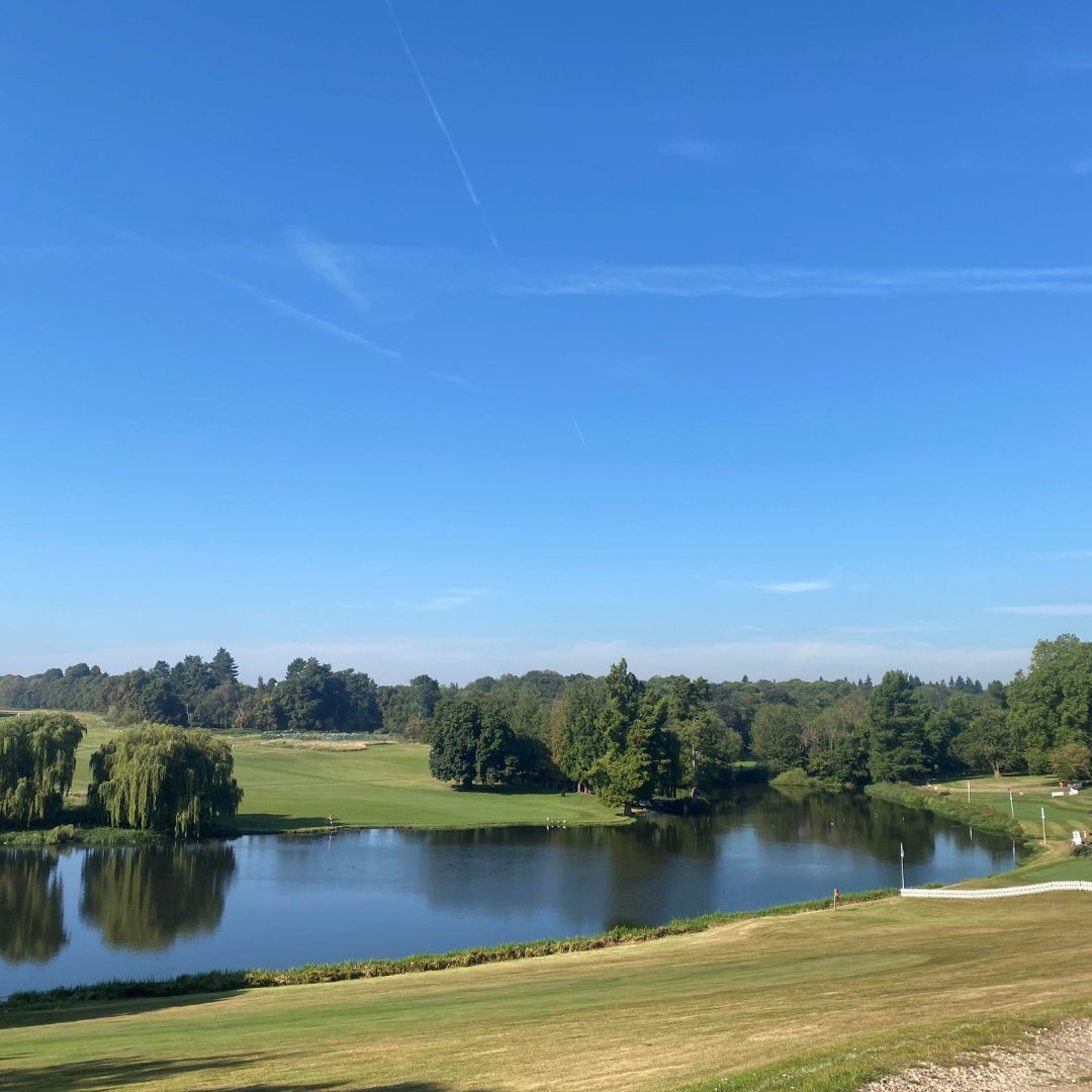 Our par 4 1st hole on the Melbourne Course offers a spectacular start to your round. A tee shot aimed down the left hand side is essential, before a confident second swing with the River Lea hugging the right side. 🏌️‍♂️⛳ #themelbourneclub #brockethall #golflife #golfholes