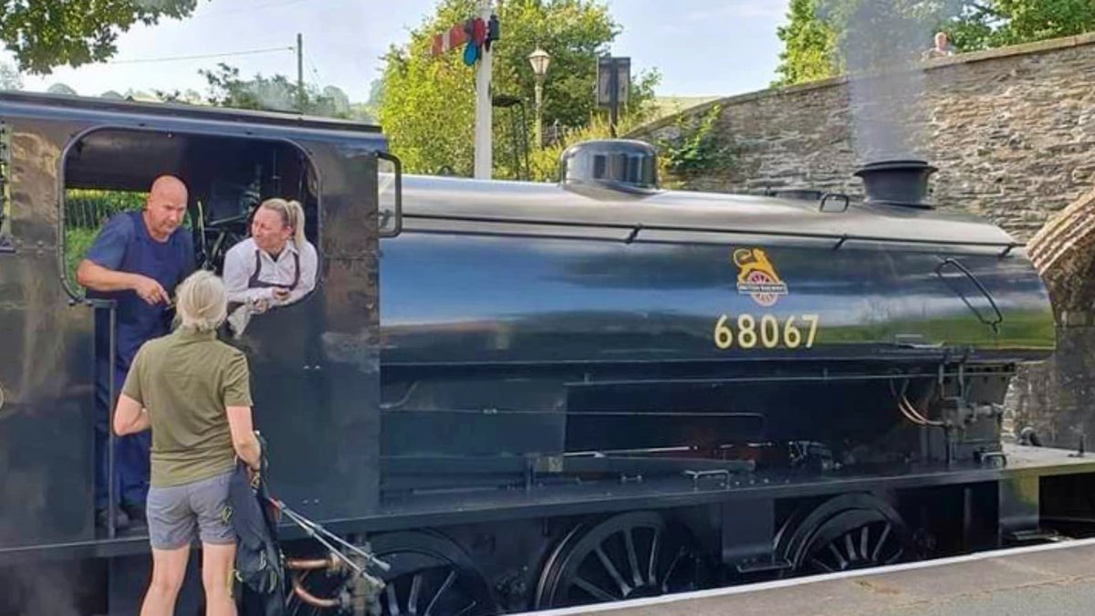 A woman’s place … is on the railway 🚂

womanthology.co.uk/a-womans-place…

@JoanneMCrompton @LlangollenRail #Volunteering #HeritageRail #HeritageRailways #Steam #WomenInRail #Entrepreneur