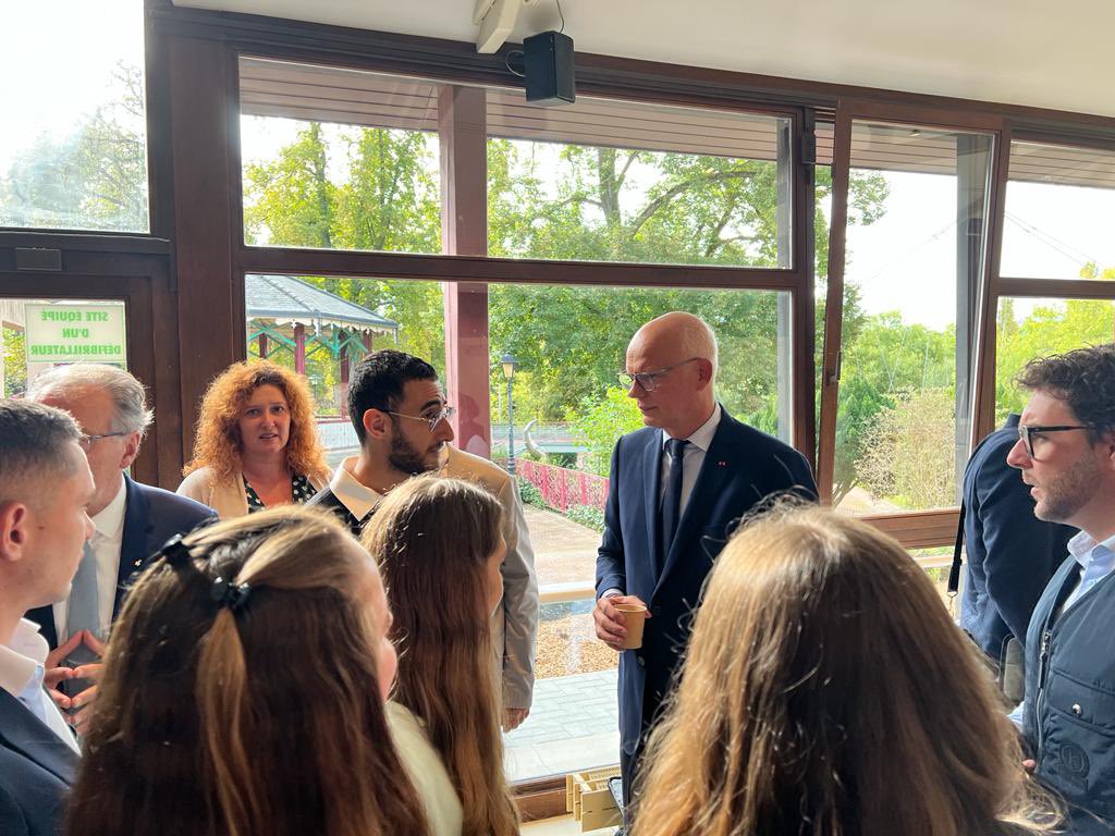 Avec_Edouard's tweet photo. 🔵 J-3 avant les sénatoriales ! ⏰
⚪ @EPhilippe_LH a participé à une réunion publique avec des grands électeurs et nos adhérents à Sarreguemines. Un moment privilégié où il a rappelé son soutien à @AnneBoucher57, candidate dans la Moselle, et à sa liste. https://t.co/LZlP68GyMs