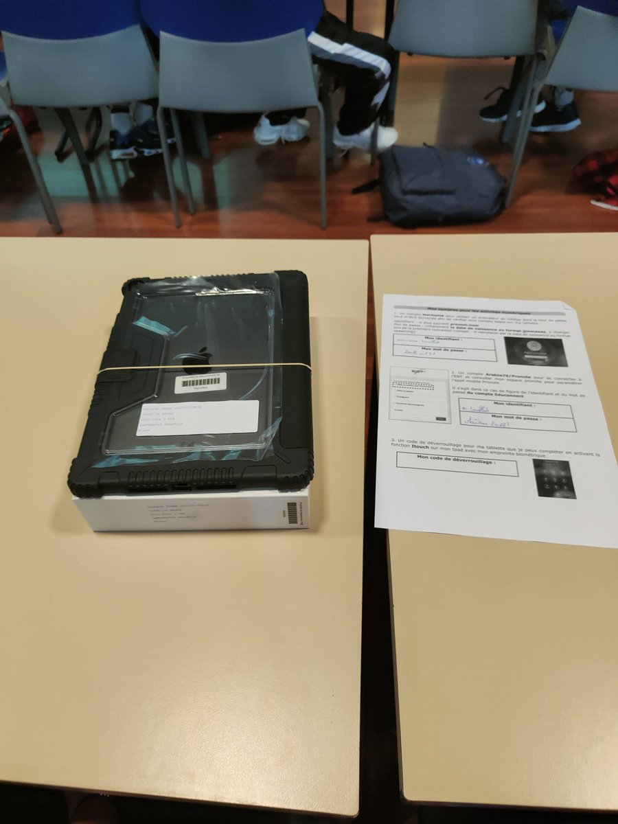 IjcLh76's tweet photo. Le projet Tablettes76 du département @seinemaritime se poursuit cette année : aujourd’hui nos élèves de 6E, d'Ulis et d'UPE2A activent leur Ipad que les familles sont invitées à venir retirer demain entre 16H00 et 19H00
Pour en savoir + sur le dispositif :
https://t.co/UrPiCXUV7k https://t.co/jawr5kzAL9