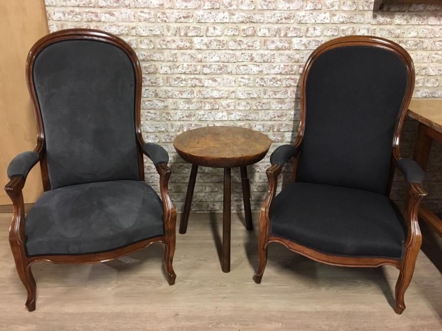 AntiqueTables1's tweet image. Two beautiful french cherry upholstered arm chairs. 

rb.gy/kt02r

#armchair #antiquearmchair #antiquechair #antiquefurniture